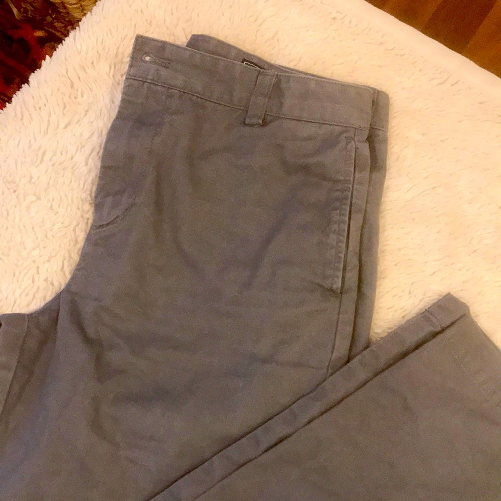 Vineyard vines boys size 18 pants. Perfect condition